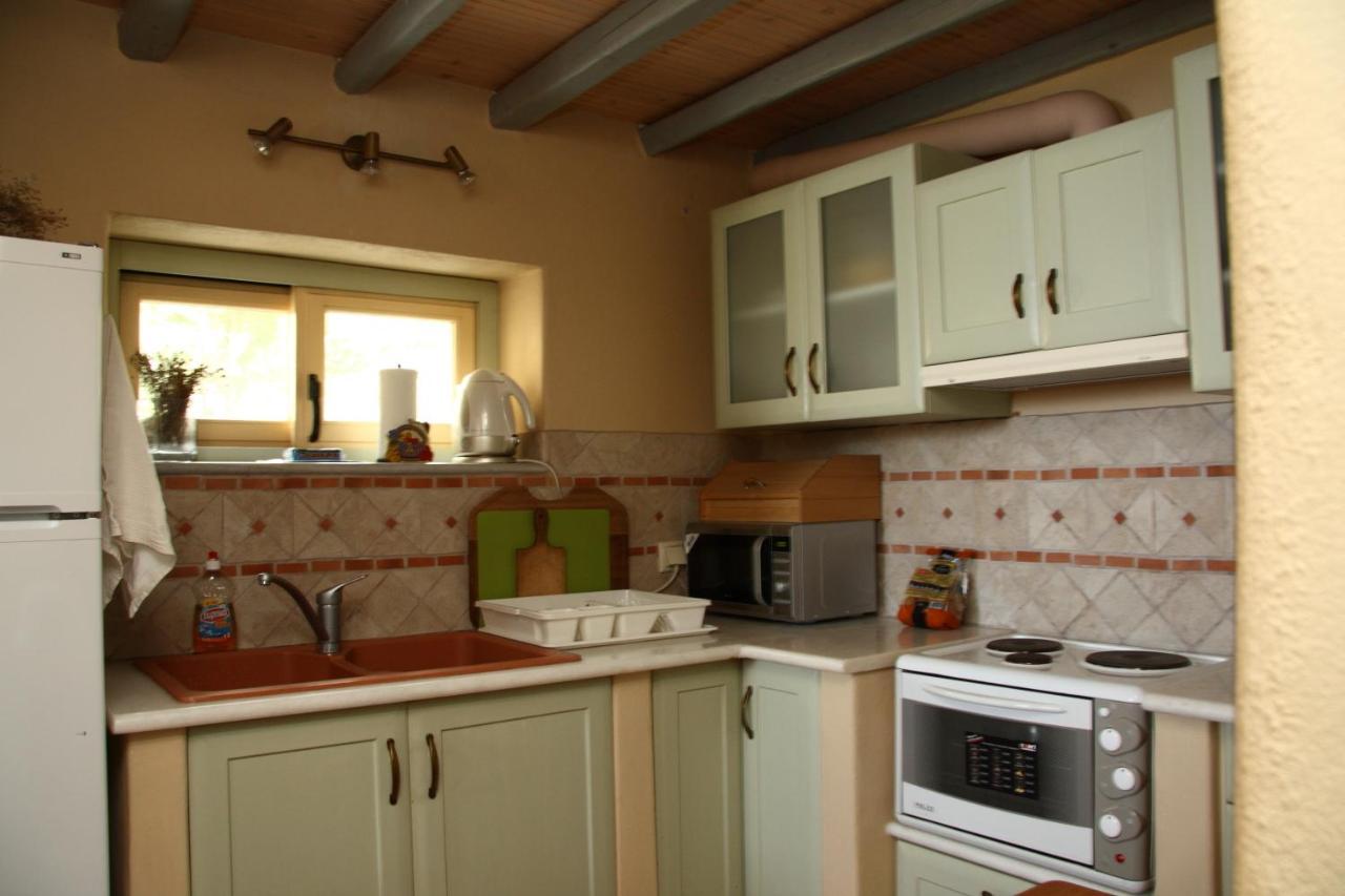 To The Garden Guest House Angairiá Rom bilde
