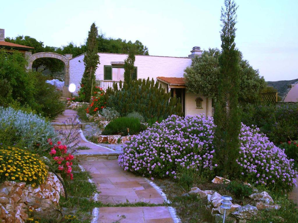 To The Garden Guest House Angairiá Rom bilde
